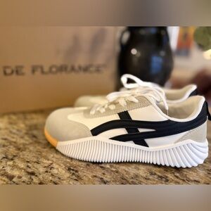 NEW DE FLORANCE Women’s Sneakers - Black and White - 7.5